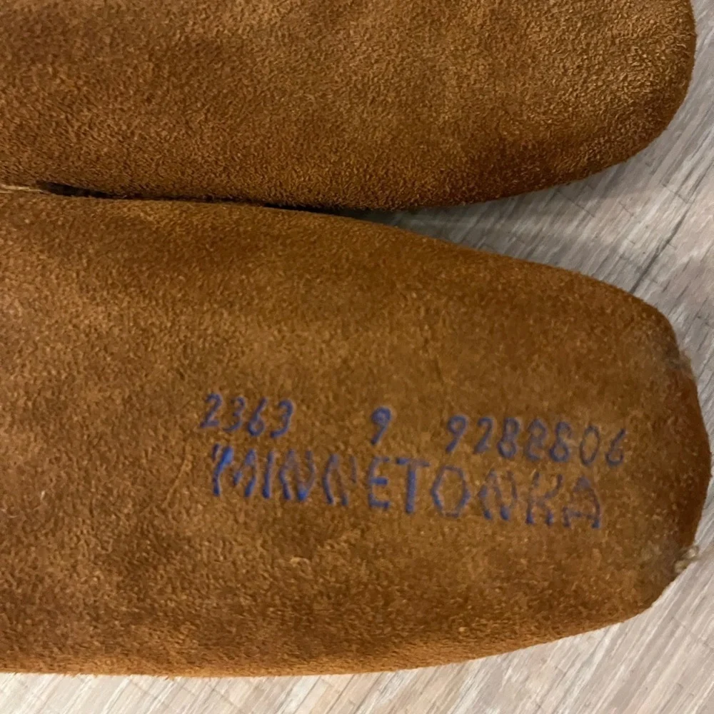 Minnetonka Moccasins Youth 9